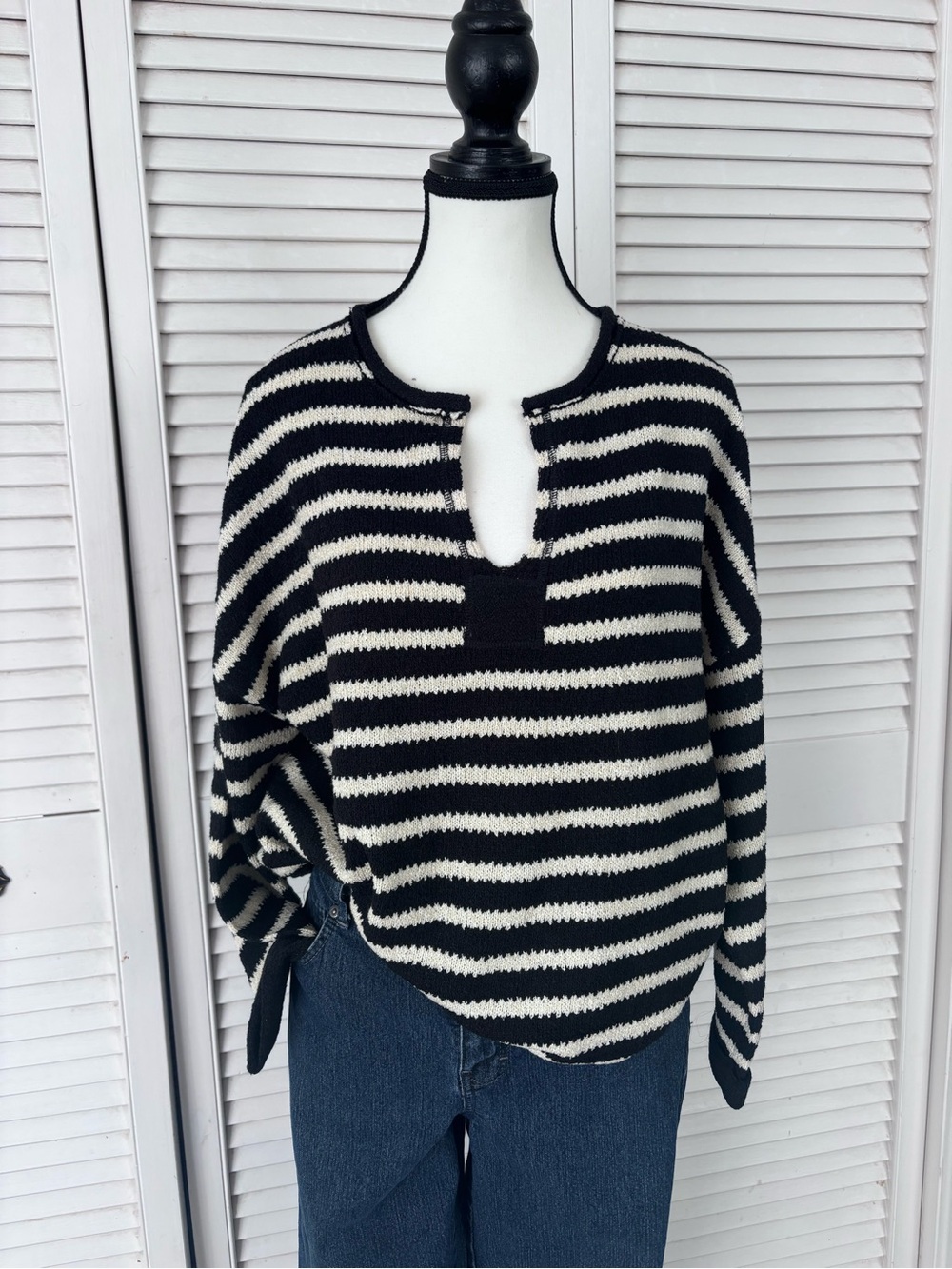 Blu Pepper Black and White Striped Knit Long Sleeve Top Size Large Beachy